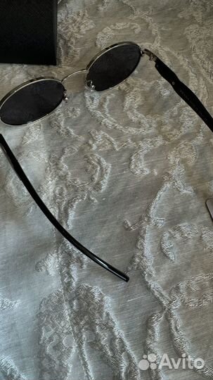 Солнцезащитные очки prada. Новые