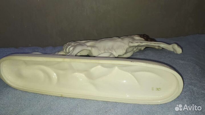 Статуэтка фарфор борзая