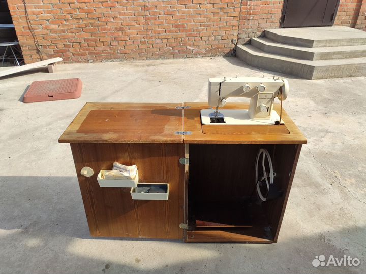 Швейная машина Чайка 142М