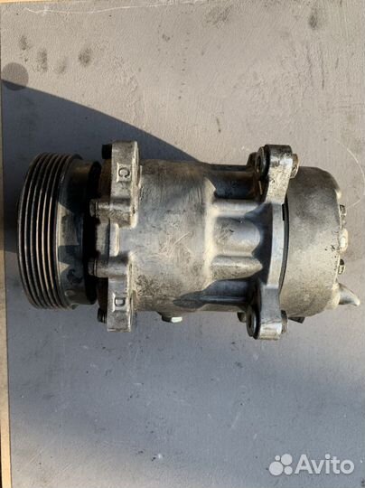 Компрессор кондиционера Volkswagen Transporter T5