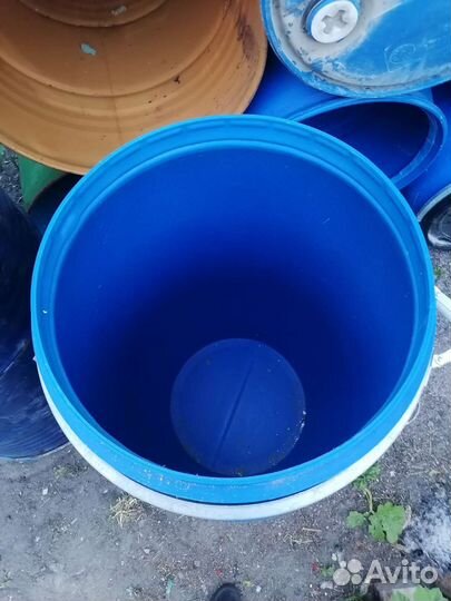 Железная бочка чистая. Пластиковая бочка 220л