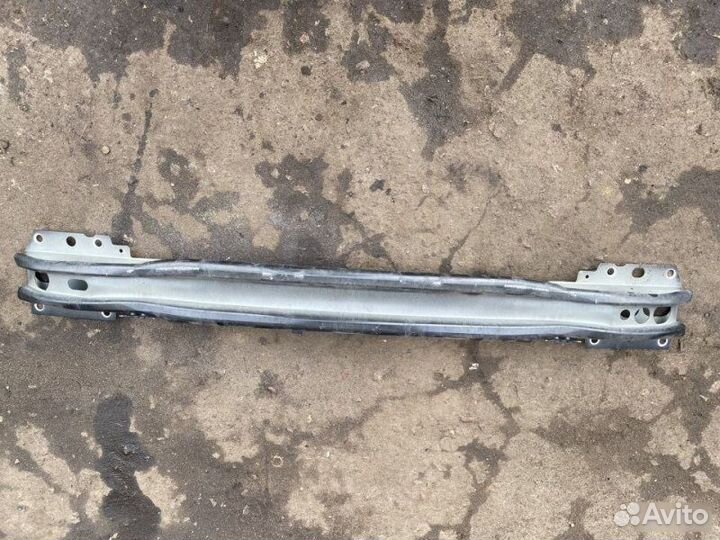 Усилитель бампера Volvo Xc60