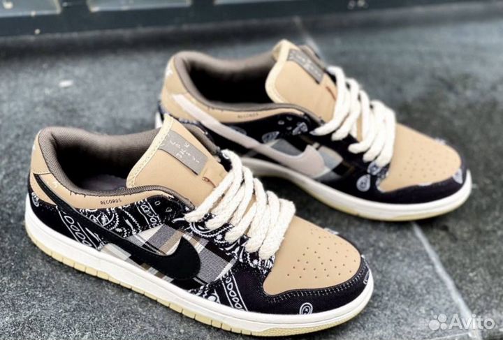 Nike SB Dunk Low x Travis Scott