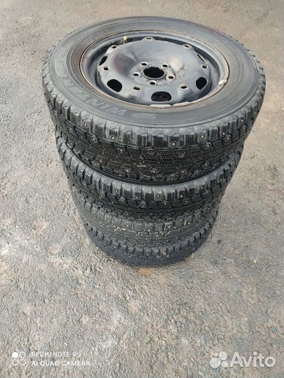 Dunlop SP Winter Ice 01