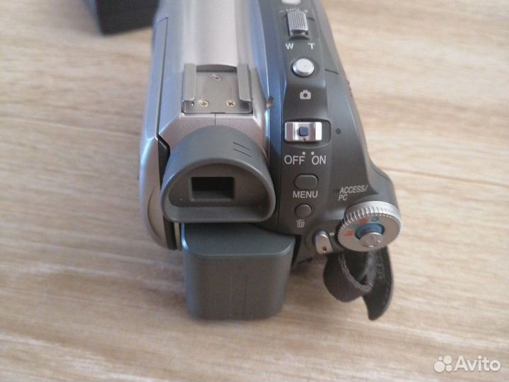 Видиокамера panasonic Vdr D220