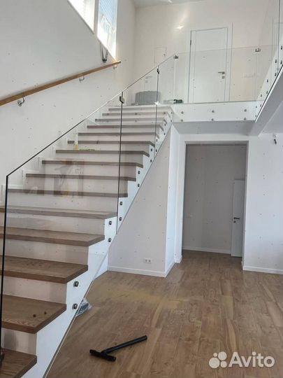 Стеклянные перила для лестниц