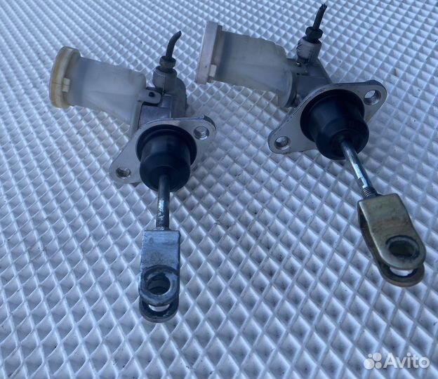 Главный цилиндр сцепления на mitsubishi carisma