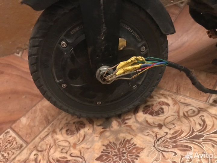 Колесо от электросамоката Kugoo s3 под ремонт