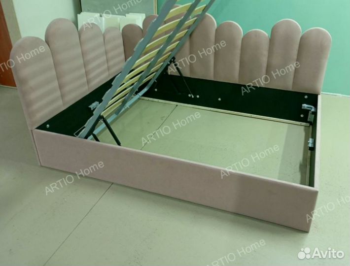 Детская кровать со спинкой