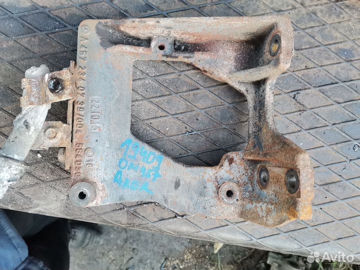 Кронштейн компрессора кондиционера OM457