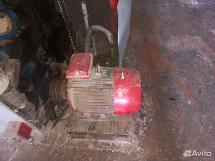 Электродвигатель асинхронный б/у