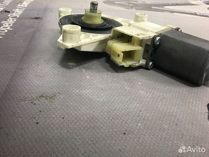 Мотор стеклоподъемника передний Mercedes-Benz