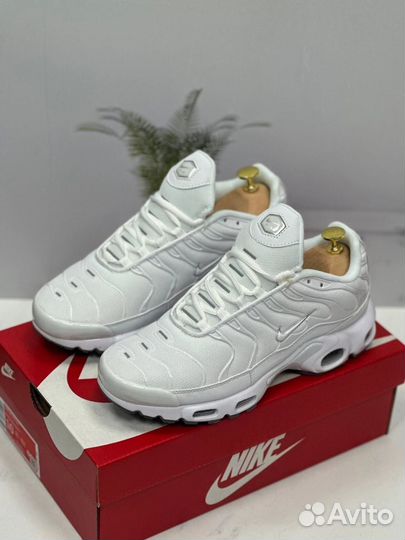 Кроссовки nike air max tn plus белые