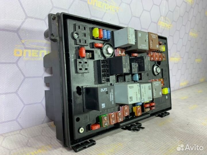 Блок предохранителей передний Opel Astra J A14NET