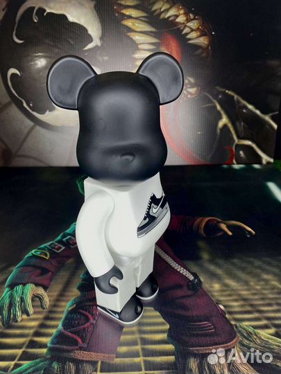 Фигурка bearbrick nike