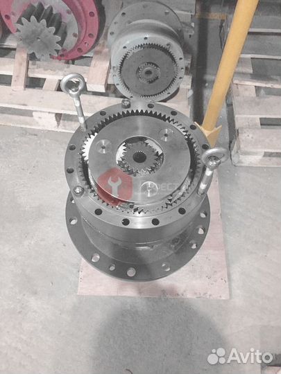 Поворотный редуктор CAT 329DLN