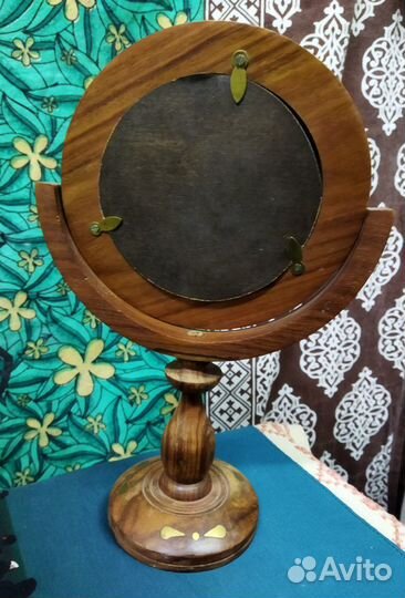 Зеркало в деревянной раме с инкрустацией. Индия