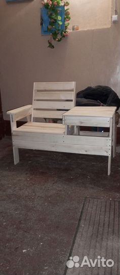 Стул со столом для дачи