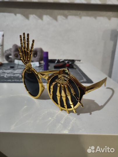 Модные очки скелет