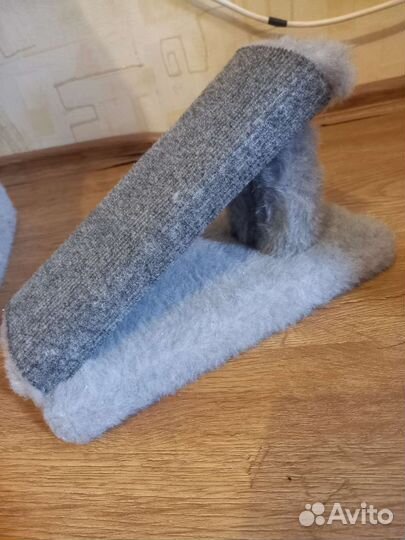 Домик с когтеточкой для кошек