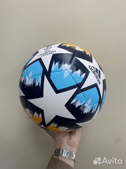 Футбольный мяч adidas UCL Training Football