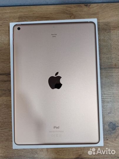 iPad (8 поколение A2270) с клавиатурой