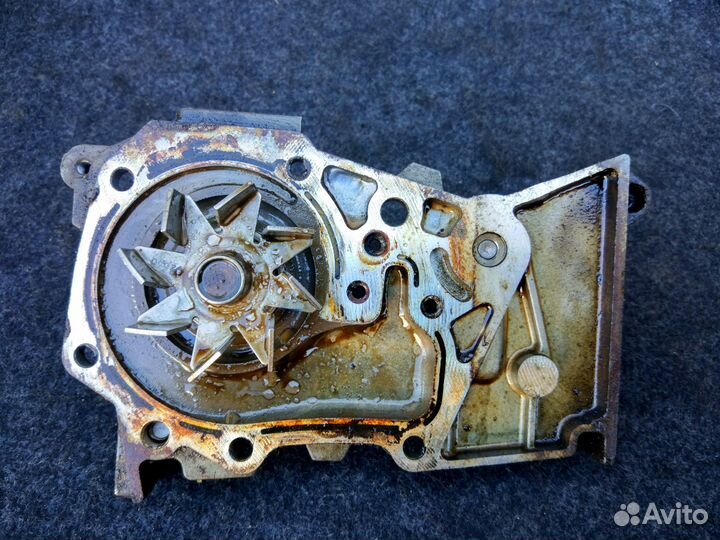 Помпа водяная Рено к4м 1,6