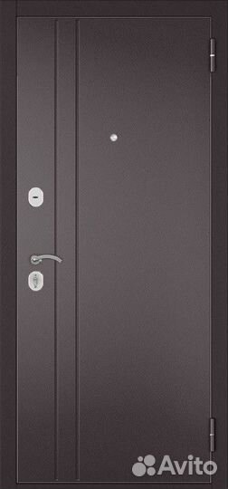 Дверь входная в квартиру с зеркалом