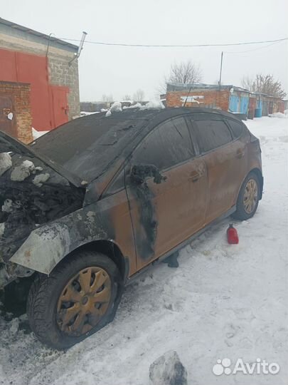 Ford Focus 1.6 МТ, 2014, битый, 70 000 км