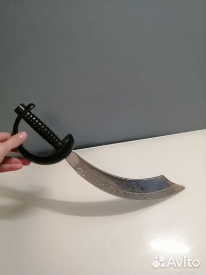 Сабля пирата и палка полицейского