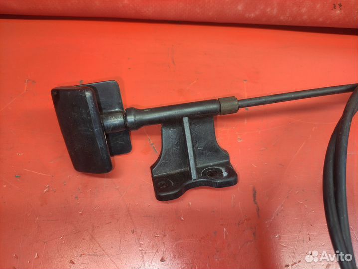 Тросик капота Nissan Terrano 1 1985-1995