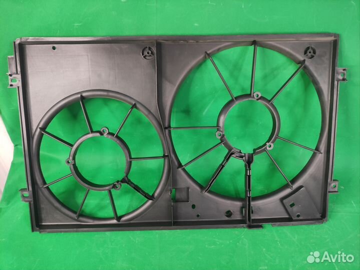 Диффузор радиатора Golf Octavia