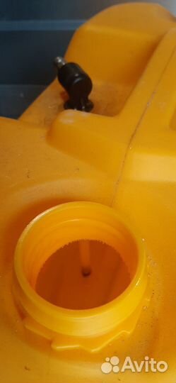 Канистра под лодочный мотор на быстросьеме