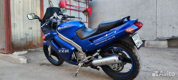Kawasaki zzr 250