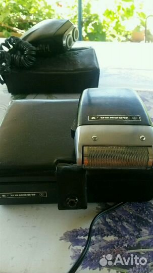 Две электробритвы Москва и Харьков