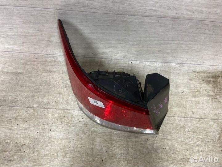 Фонарь лев. Subaru Outback