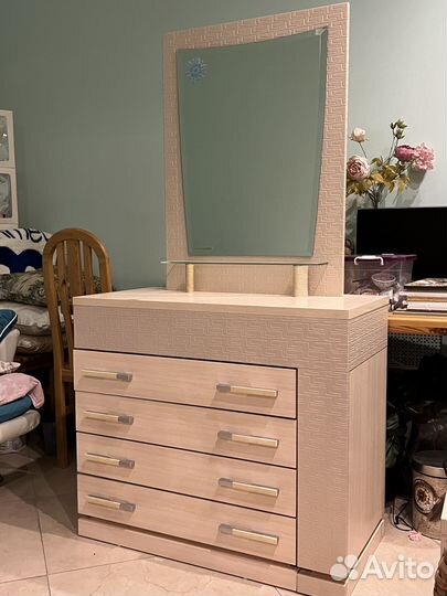 Петра-М комод с тумбами (туалетный столик)