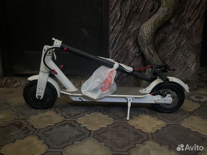 Самокат взрослый электрический (сломан)