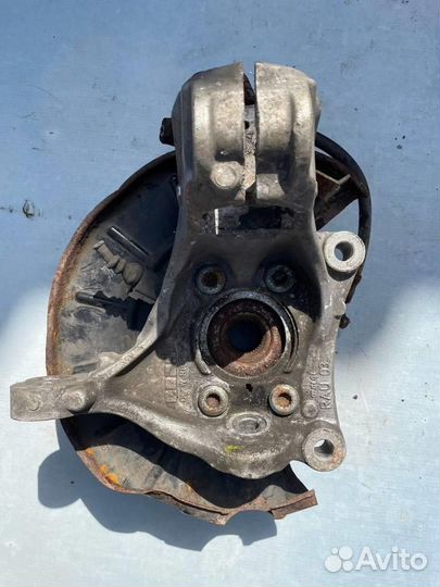 Кулак поворотный передний левый 3C0407257G