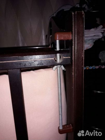 Детская кроватка с маятником и ящиком