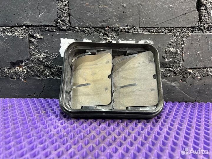 Клапан вентиляции задний правый Nissan X-Trail