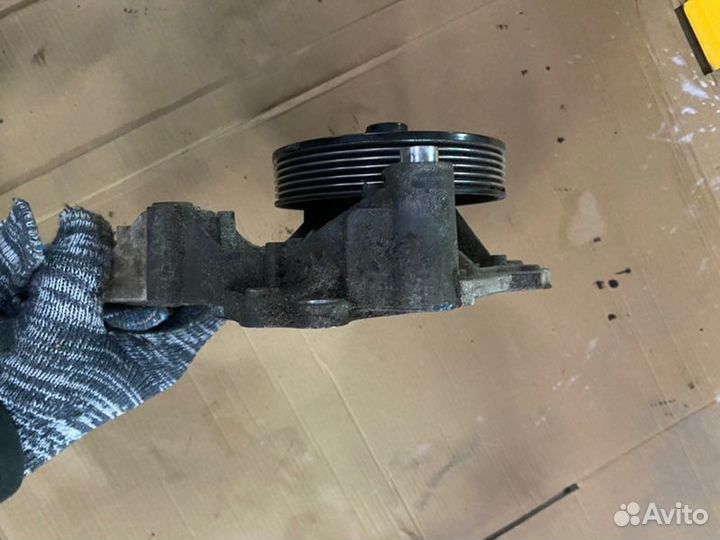 Помпа Mercedes-Benz Glk 3 2010