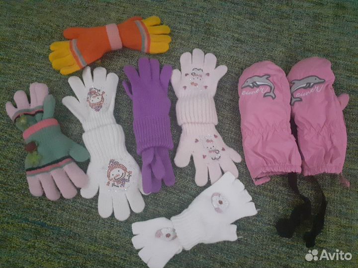 Продаю шапки и перчатки для девочки