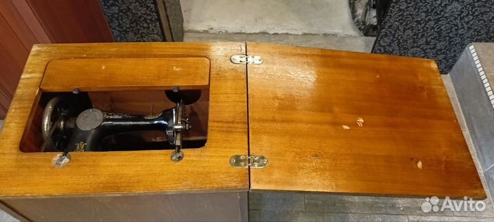 Швейная машинка singer