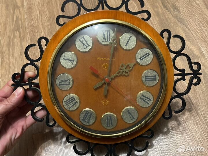 Часы настенные Янтарь кварц СССР
