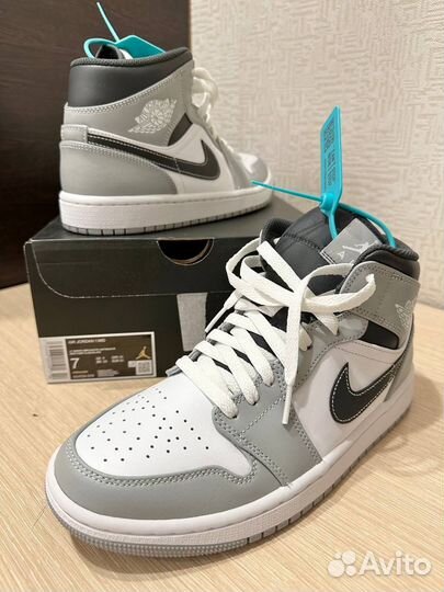 Кроссовки кеды Nike Air Jordan 1 Mid новые