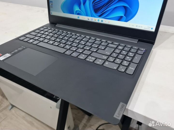 Ультрабук Lenovo 15.6 Ryzen3 12Gb 240SSD