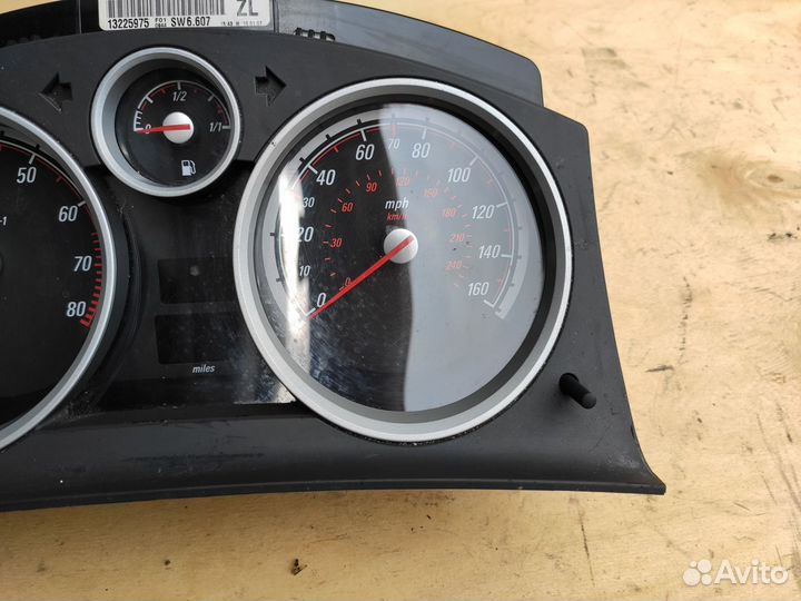 Панель приборов Spot Бензин АКПП ркпп Opel Astra H