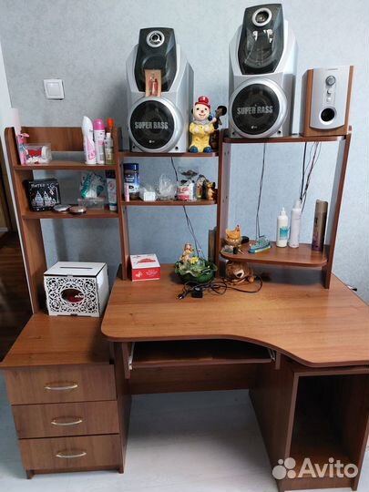 Продам компьютерный стол