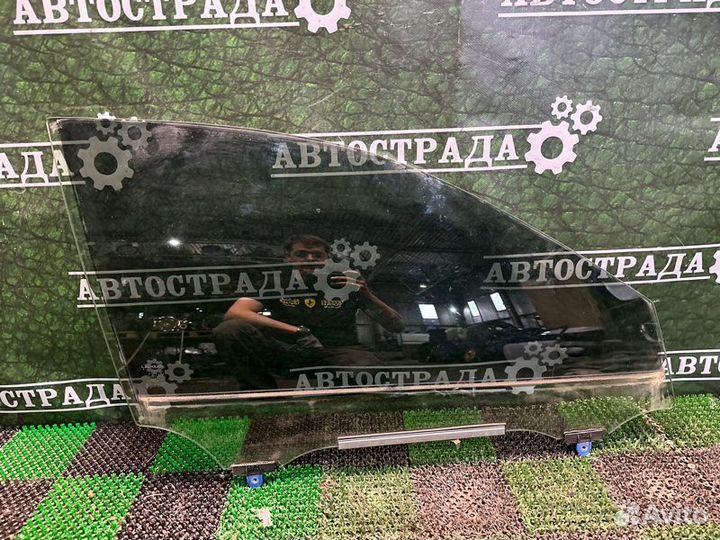 Стекло двери переднее правое Lexus Is 3 2013-2017